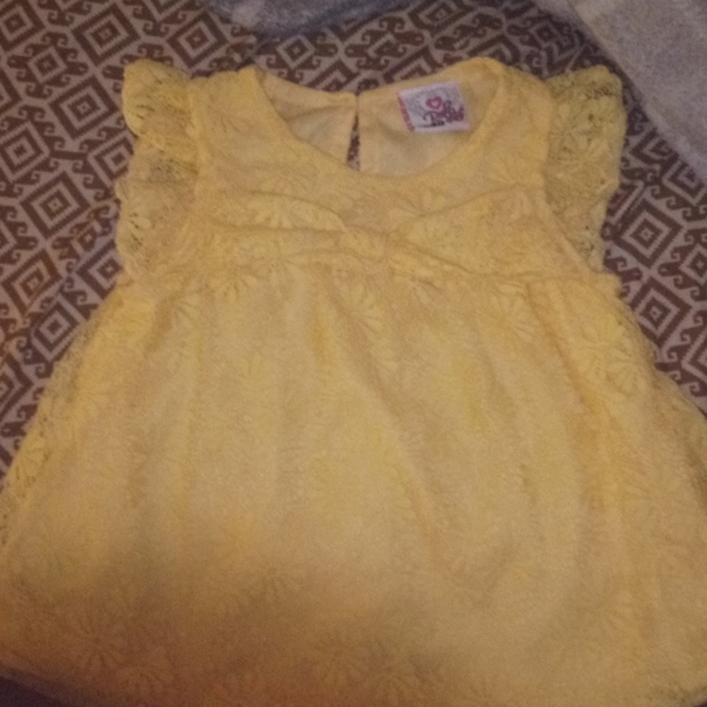 Size 2T yellow top